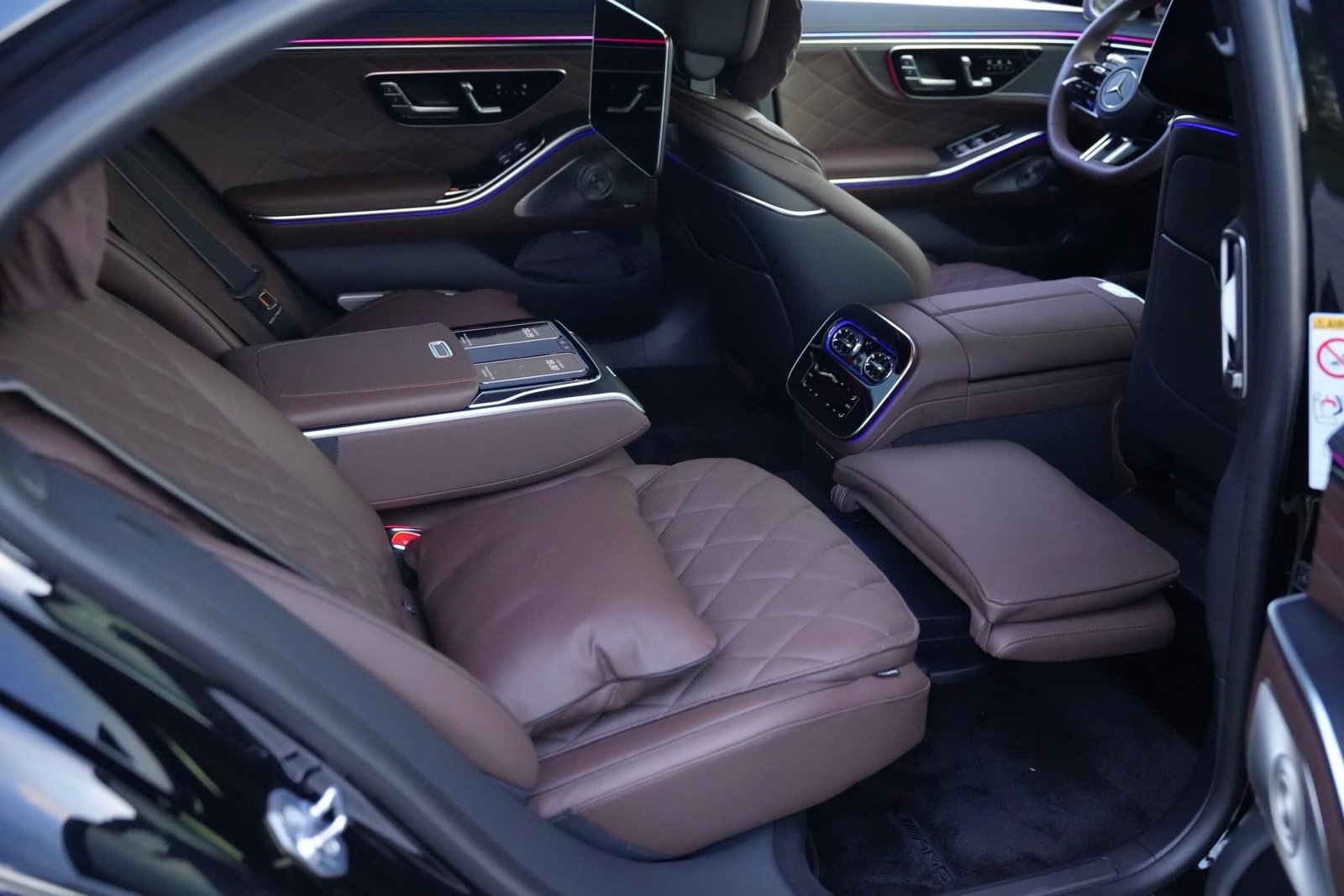 Tylny fotel Executive z podnóżkiem w Mercedesie S 580 Long